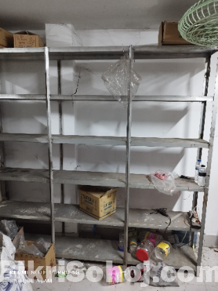 স্টিলের র‍্যাক।